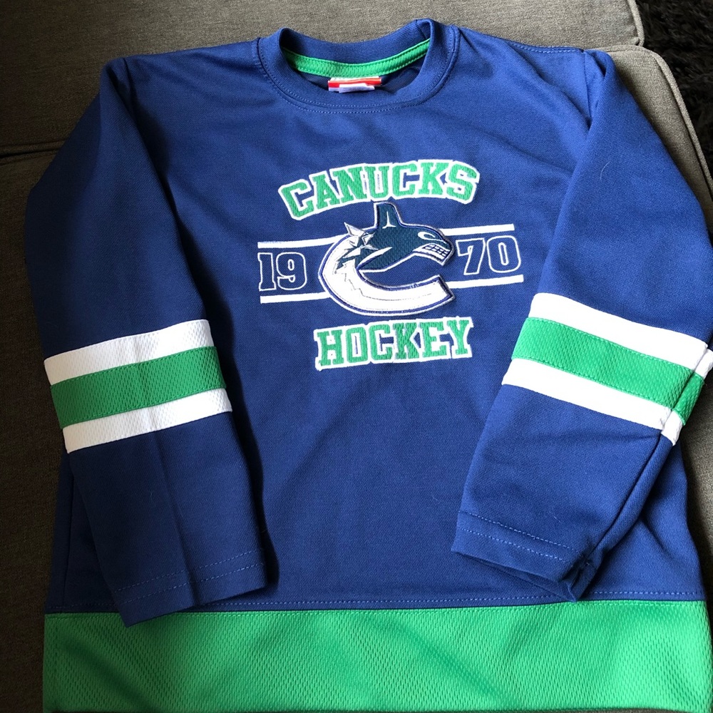 ⚡️2 for $10⚡️NWOT Kids Canucks jersey